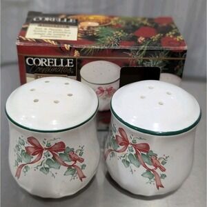 Corelle Vintage Callaway Holiday Christmas Pattern Salt & Pepper Shaker Set 1999